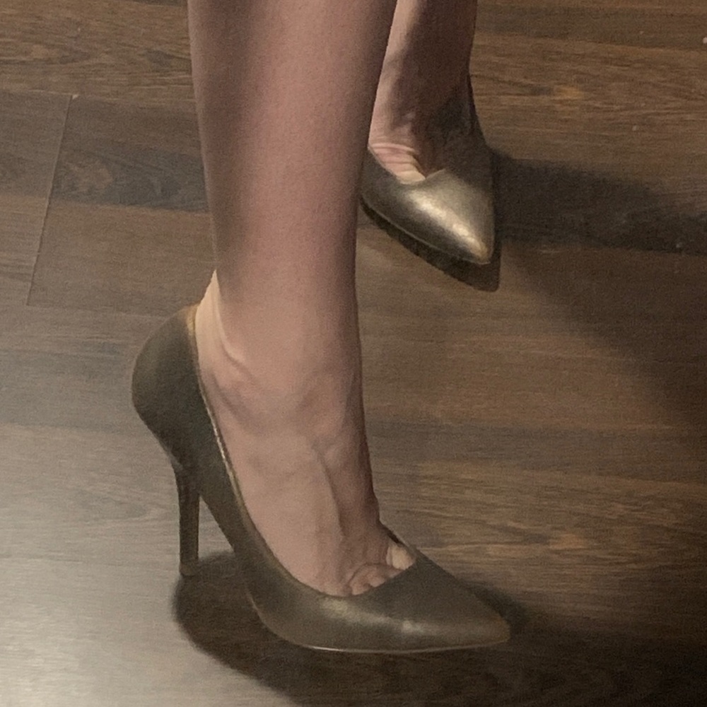 5 for $25— Aldo metallic bronze pumps